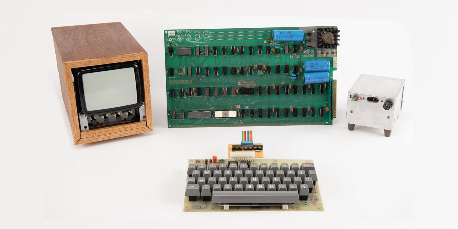 Fully functional Apple-1 Computer sells for $375,000 at auction
