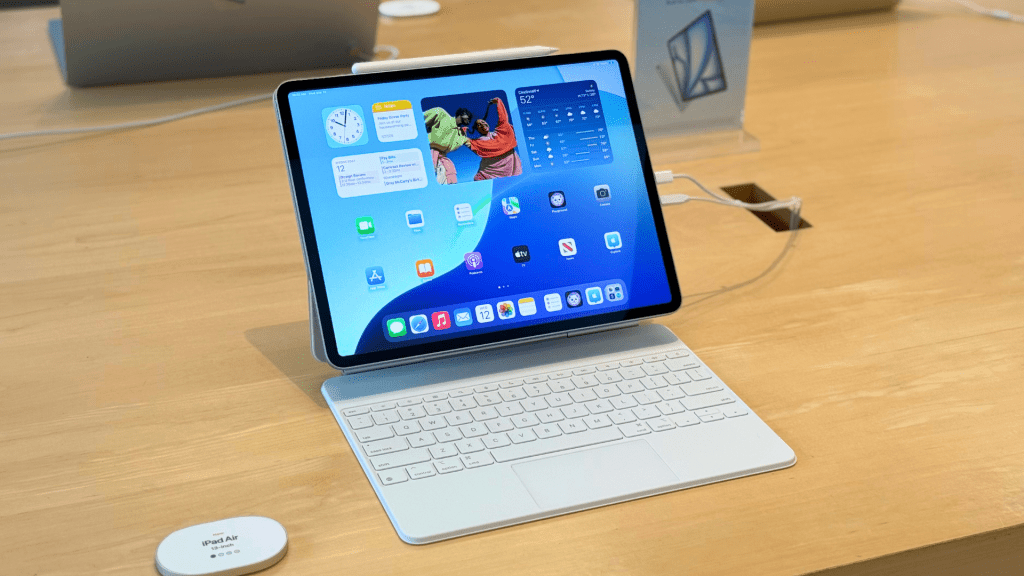 ipad air m3 display image- apple store - arin