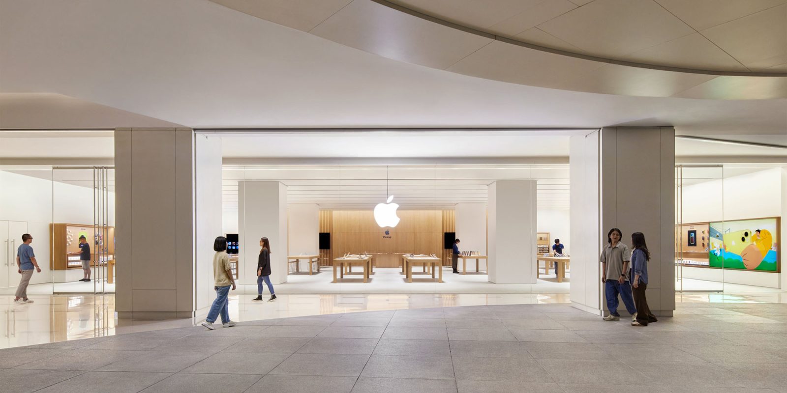 Three ways US iPhone buyers could avoid 40% price rises from Trump tariffs | Near-empty Apple Store