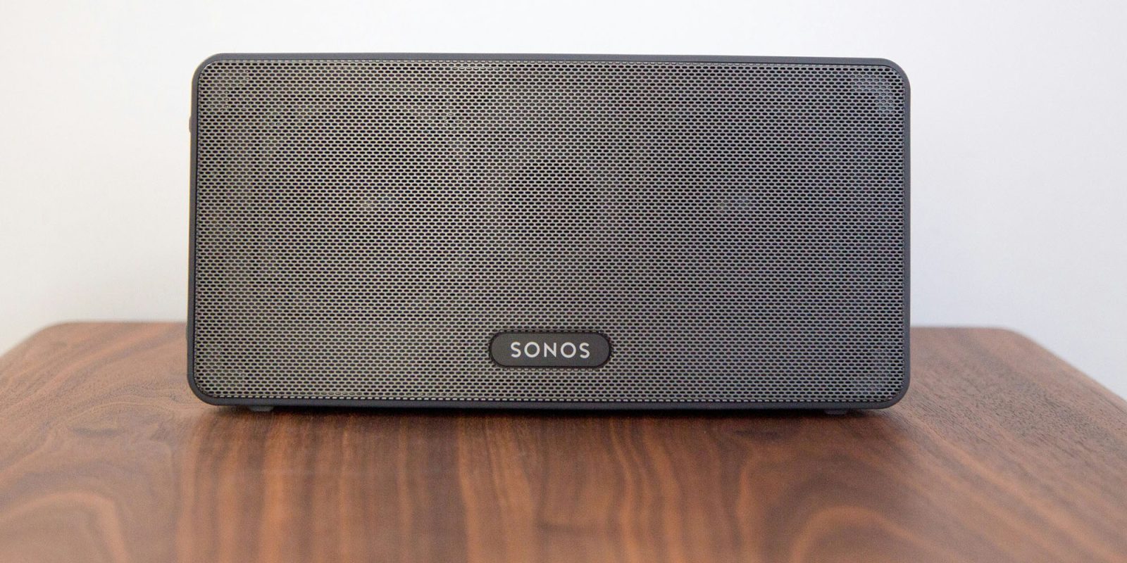 Sonos CEO says two mistakes were deliberate, but it didn't understand the real world | Tabletop speaker shown