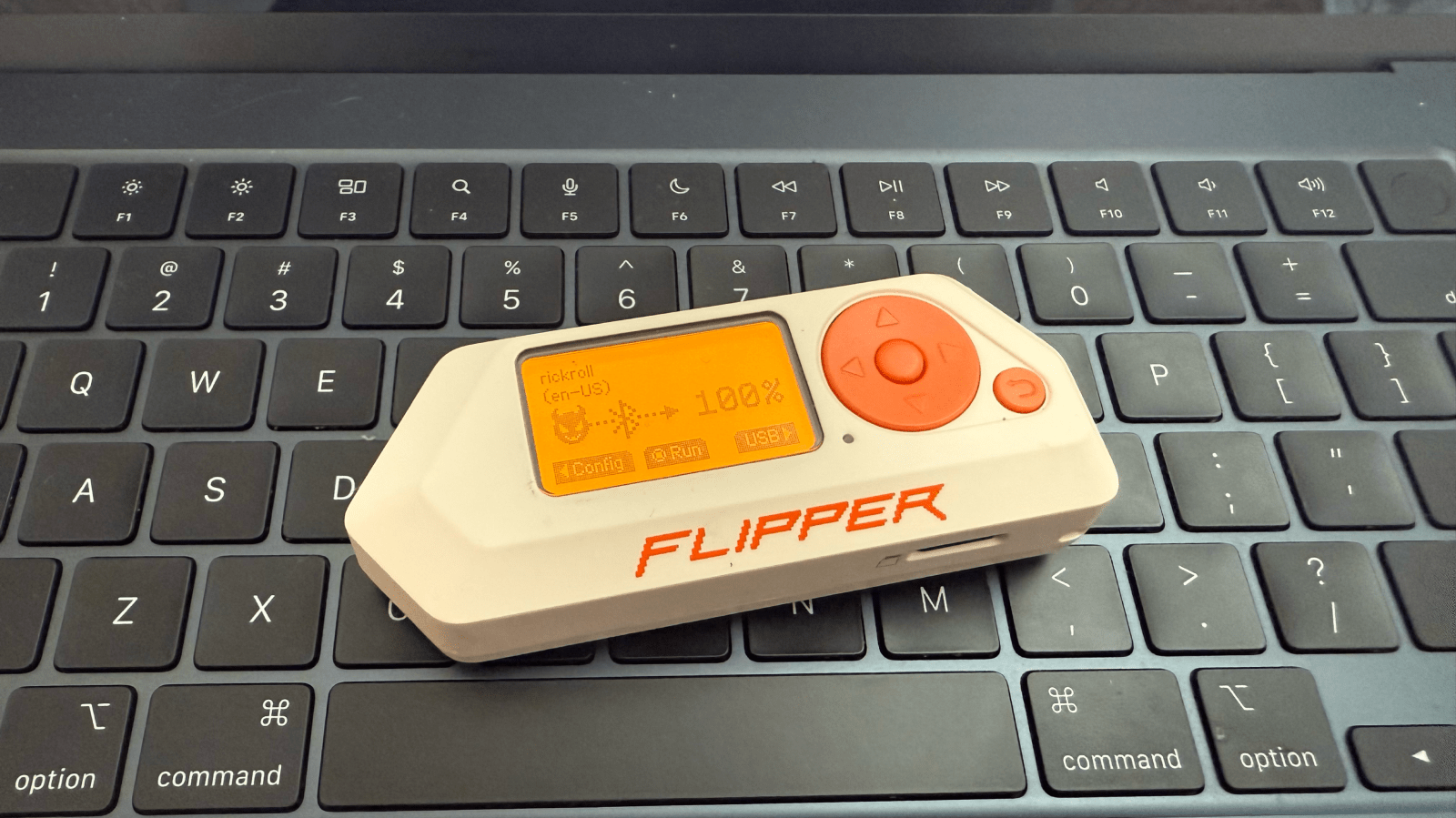 flipper zero - arin - macbook - mac - bluetooth - malware