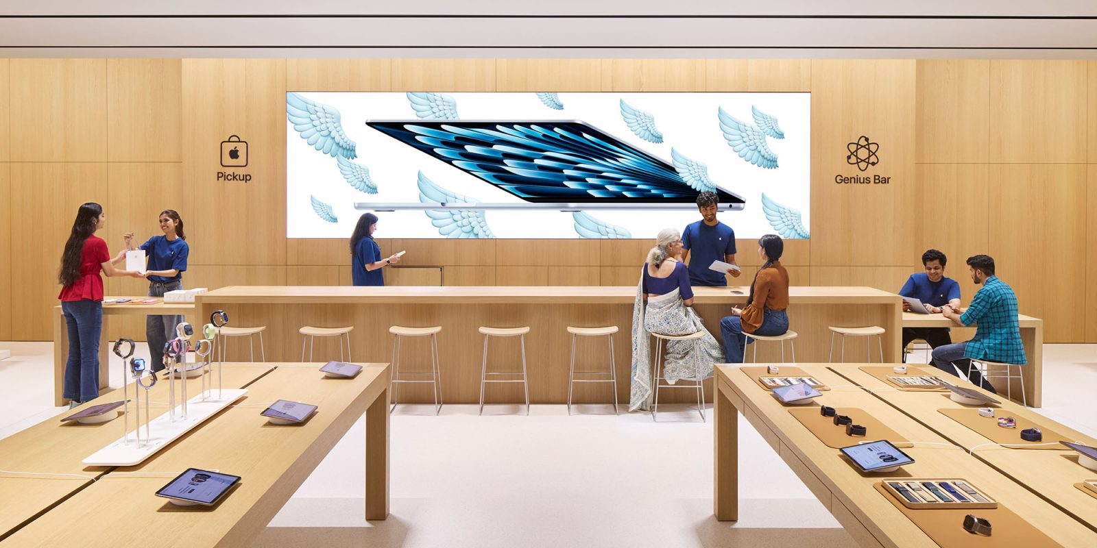 Latest Apple Store design combines Genius Bar and Pickup in one counter (shown at Apple Hebbal)