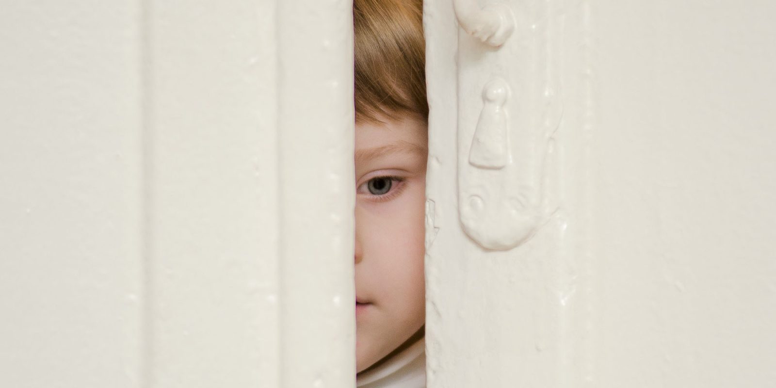 Roblox is requiring kids as young as nine to submit a video selfie for age verification | Photo of a child peeking out through a partly open doorway